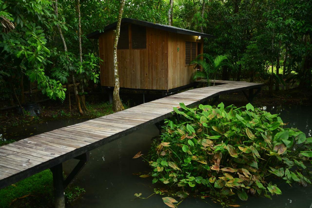 Hotel Kangaroo Rio Dulce Buitenkant foto