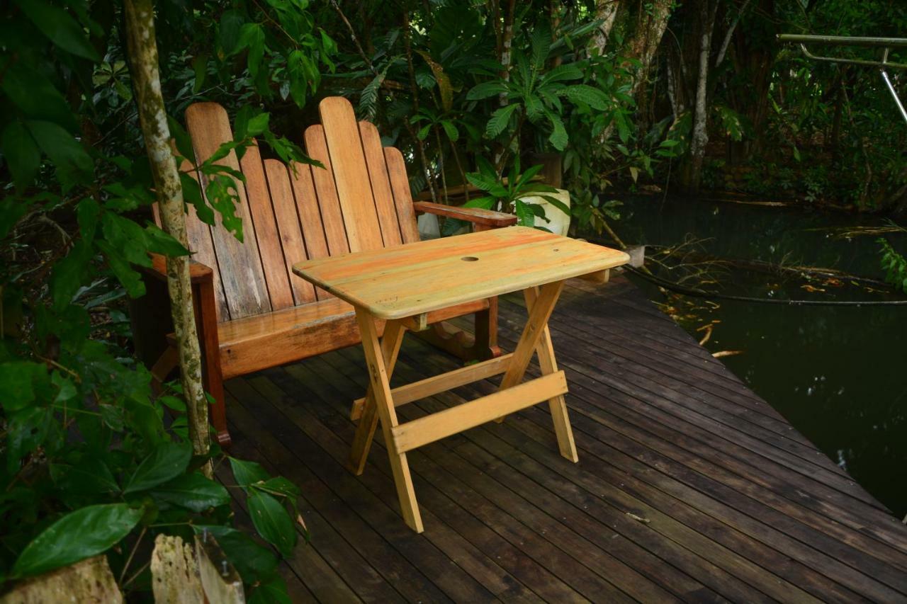 Hotel Kangaroo Rio Dulce Buitenkant foto