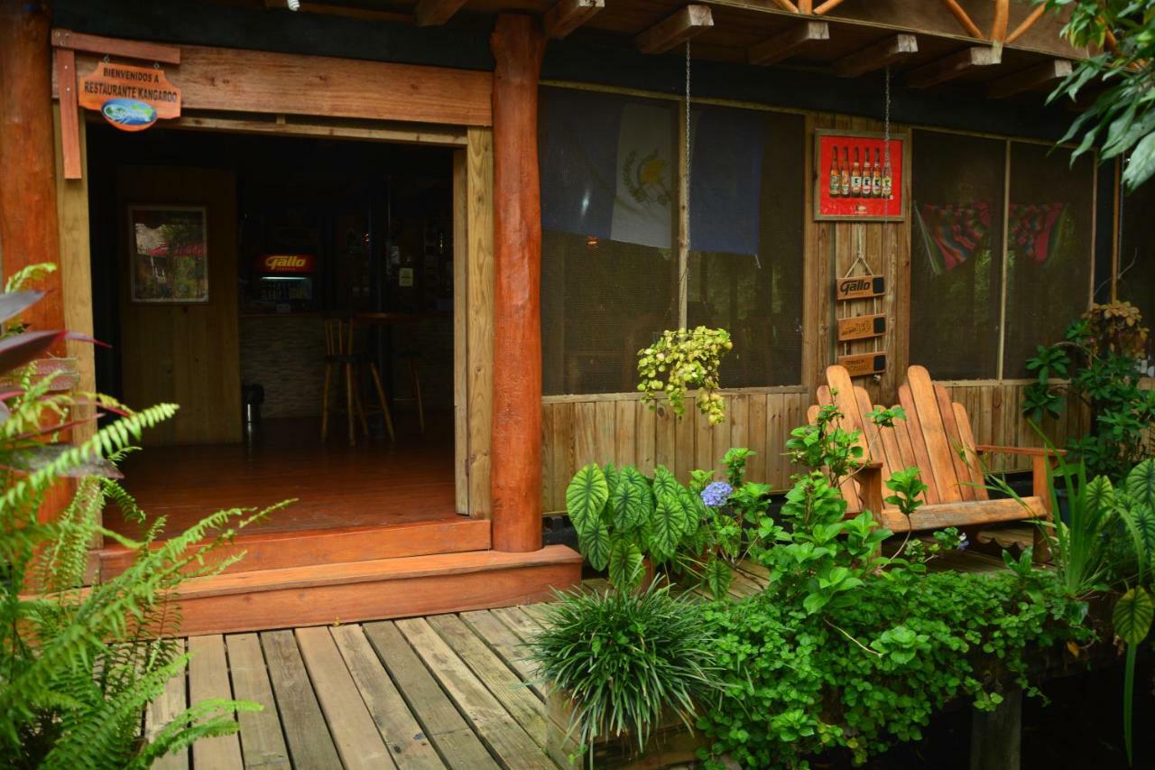 Hotel Kangaroo Rio Dulce Buitenkant foto
